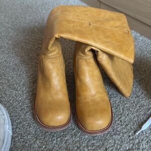 Yellow boots🍌